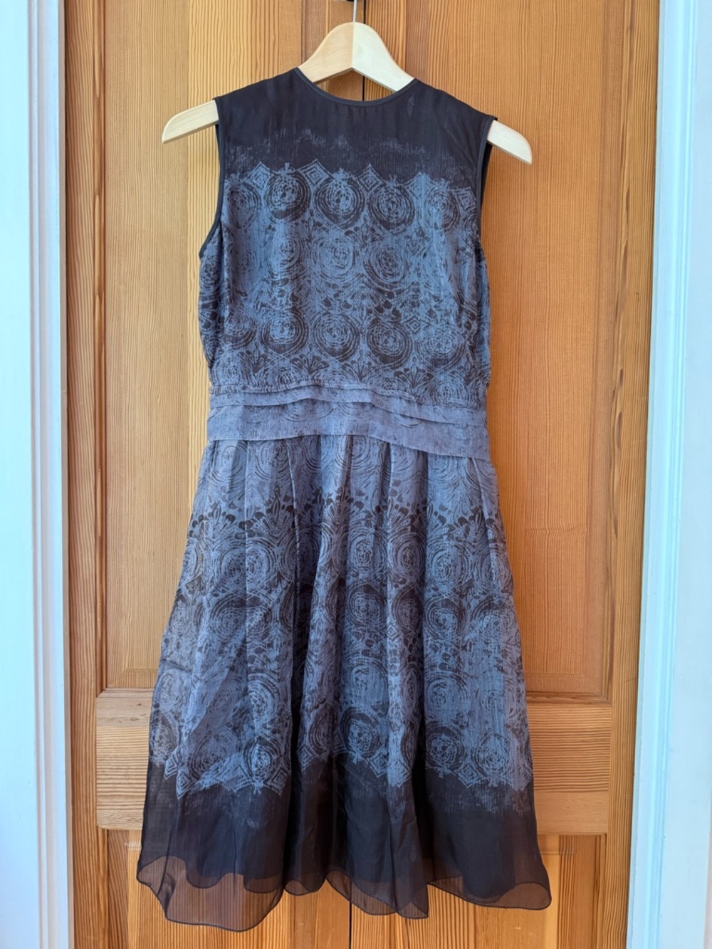 Leon Max Silk Sleeveless Gray Patterned Dress